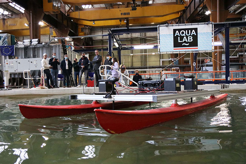 Studenten Drechtsteden testen eerste zelfsturende elektrische pakjesboot